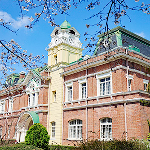 歴史ある建物を見学